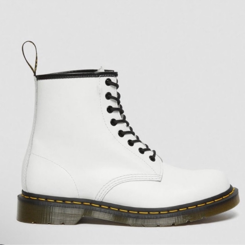 Dr Martens Air Wair 11821 White Boots 8 Eyelet US Women’s Sz 8 NWOT